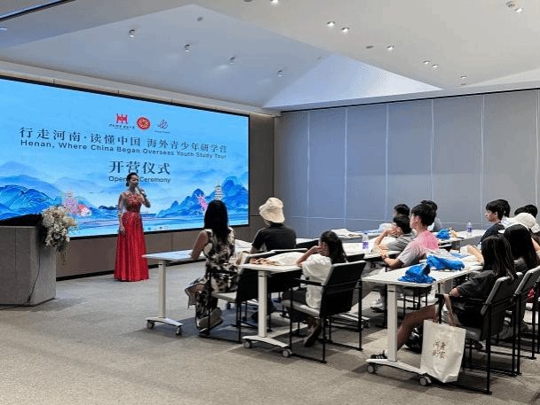 王文迪两位老师围绕接待礼仪